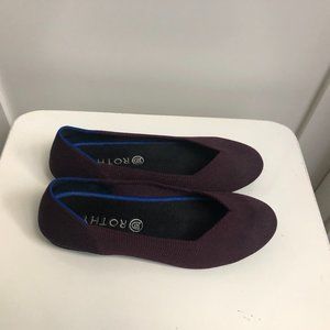 Rothys size 7.5 round toe flat in Plum